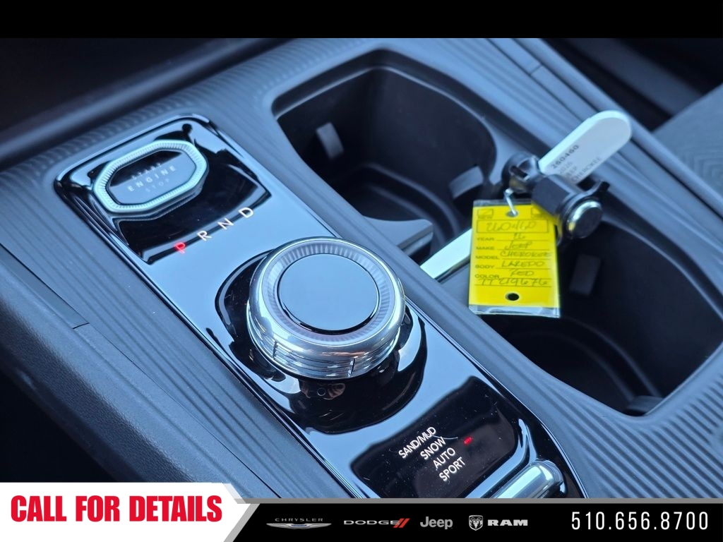 New 2026 Red Hot Pearl-Coat Exterior Paint Jeep Laredo image 20