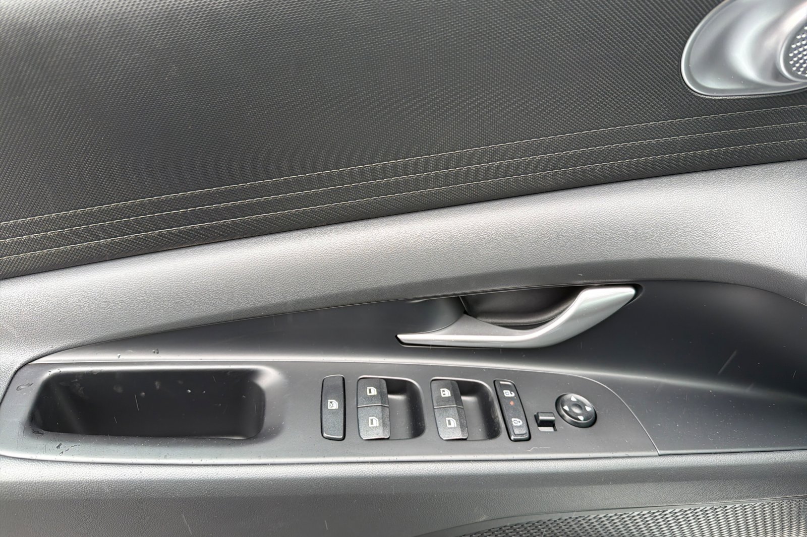 Used 2026 White Hyundai SE image 9