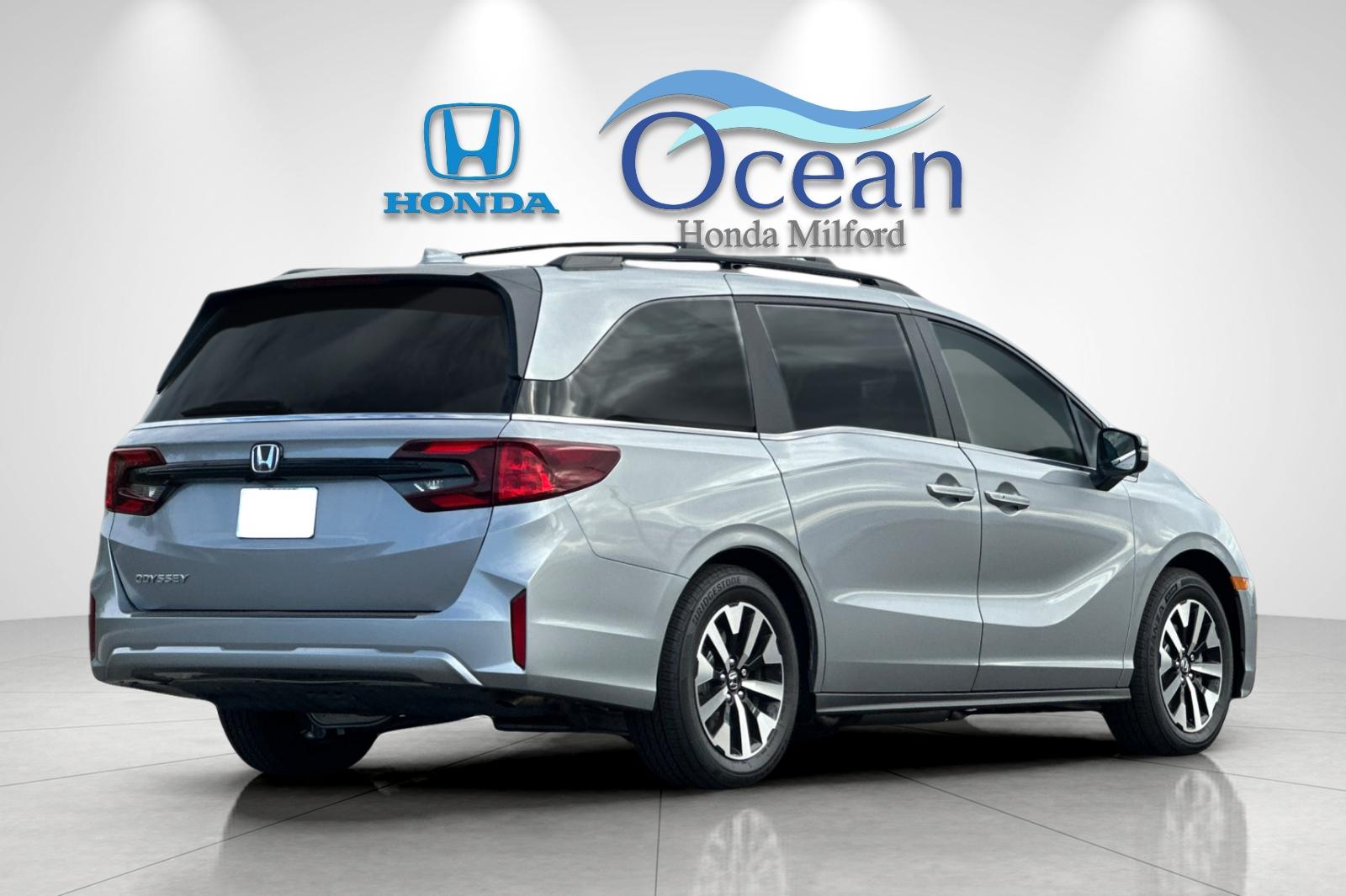 New 2026 Solar Silver Metallic Honda EX-L image 5