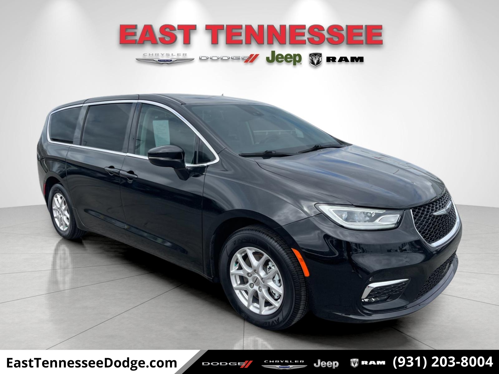 2024 Chrysler Pacifica Touring L's photo