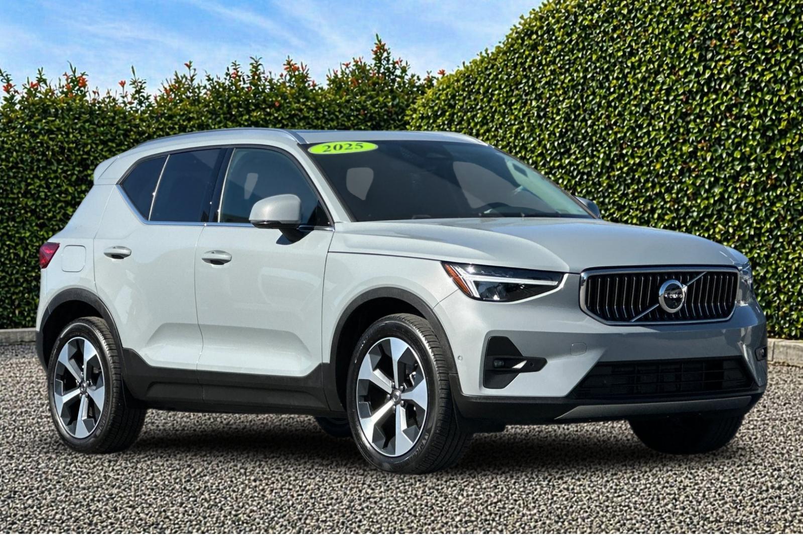 2025 Volvo XC40 Plus
