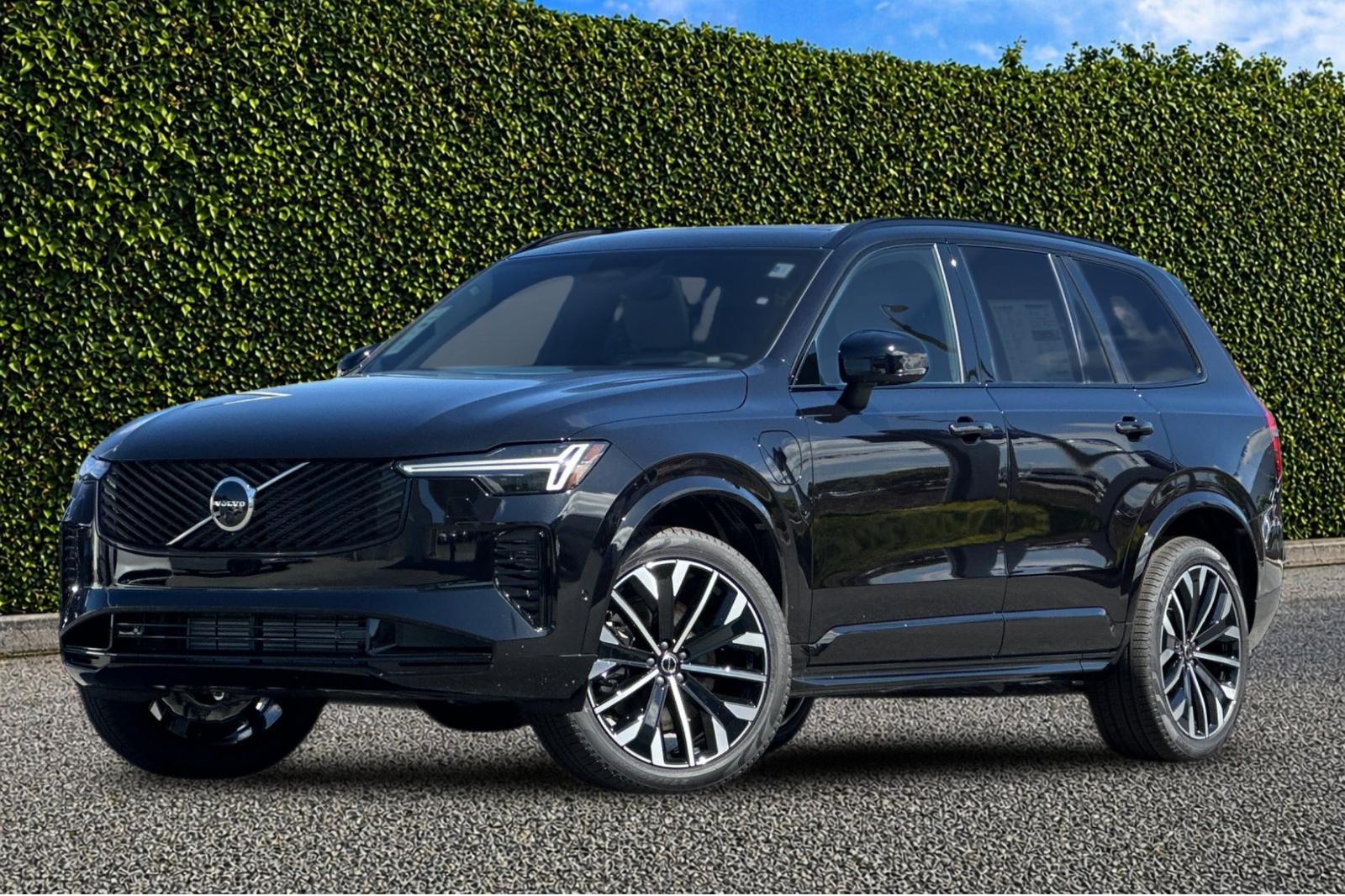2026 Volvo XC90 T8 Recharge Ultra Dark 4WD's photo