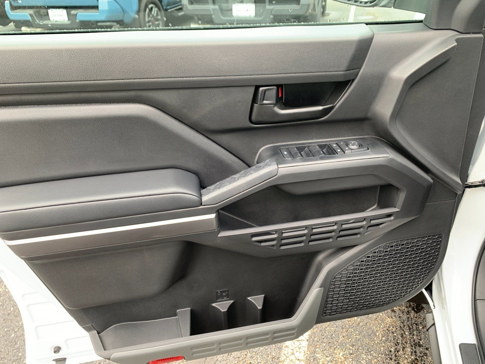 2026 Toyota Tacoma SR5 - Photo 11