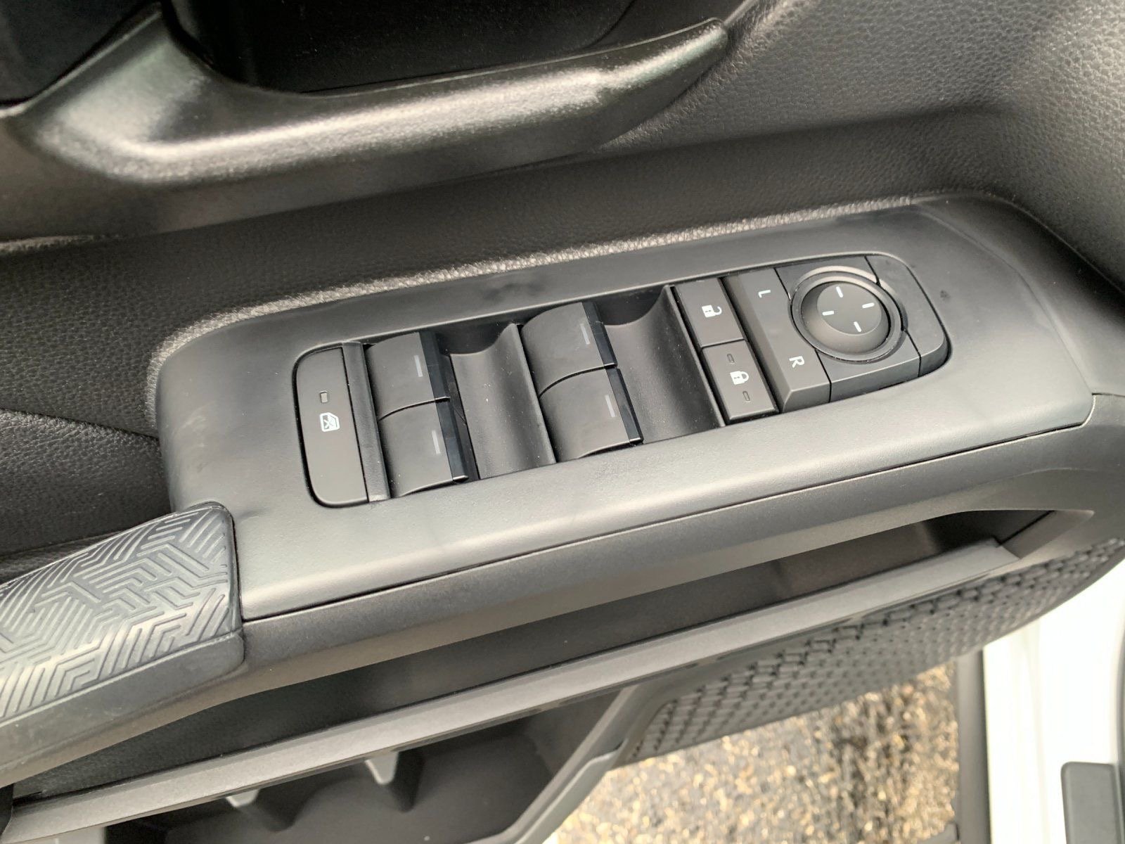 2026 Toyota Tacoma SR5 - Photo 12