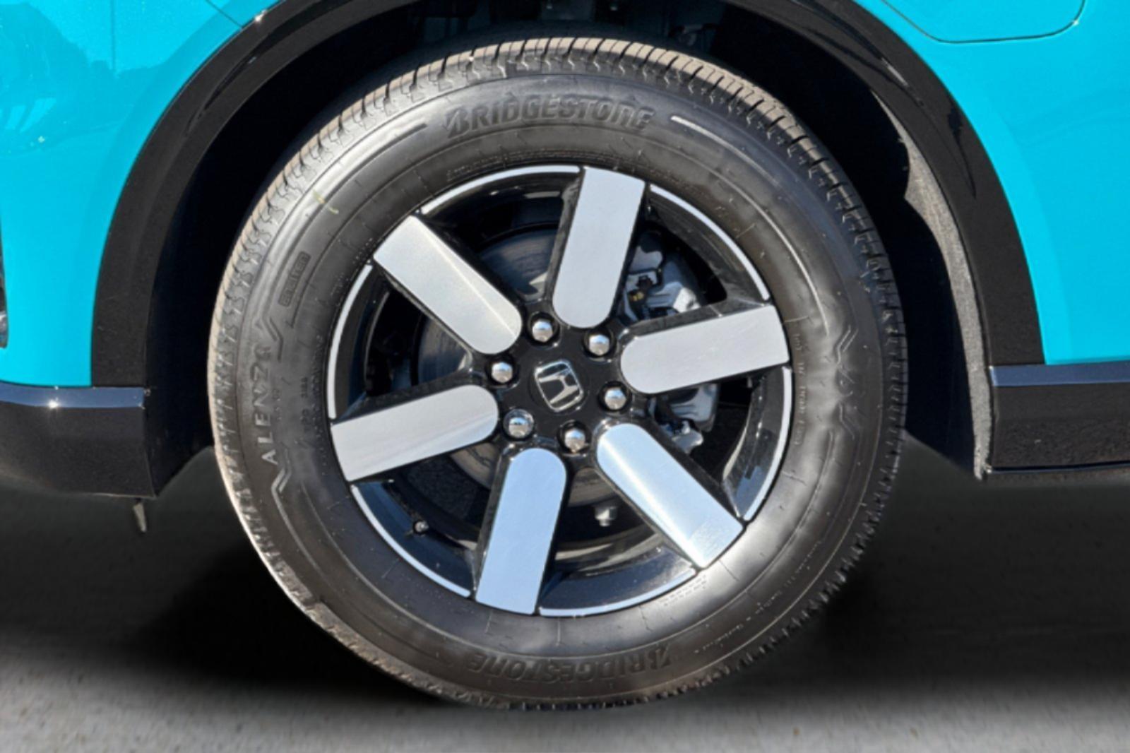 New 2026 North Shore Pearl Honda Touring image 29