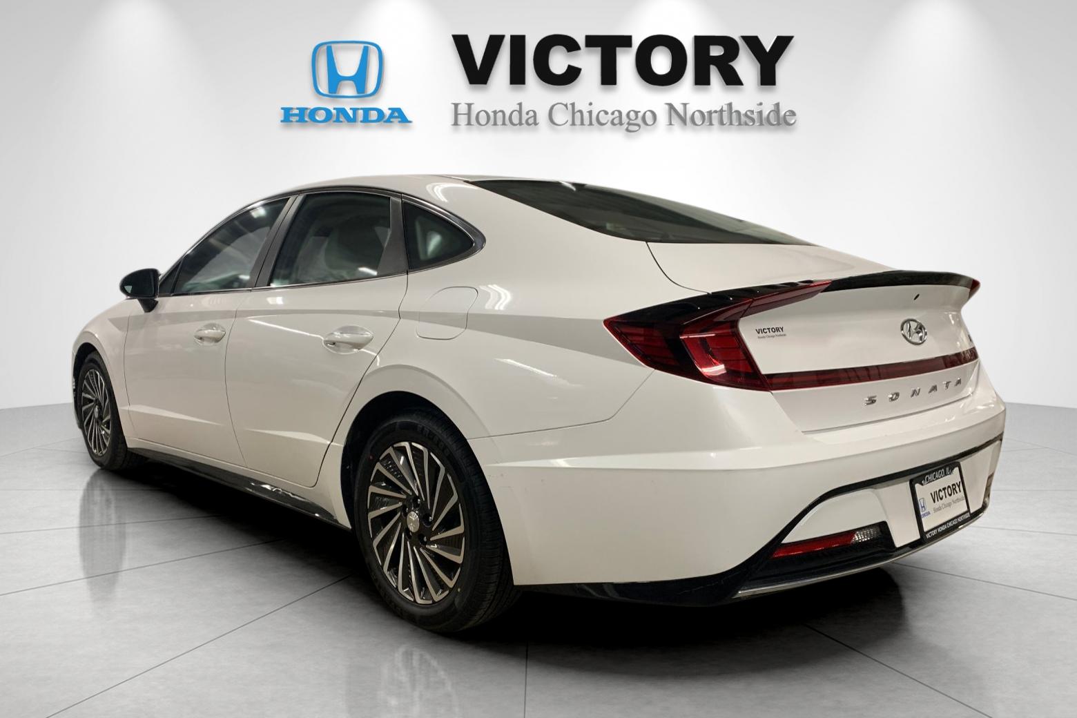 Used 2023 White Hyundai SEL image 4
