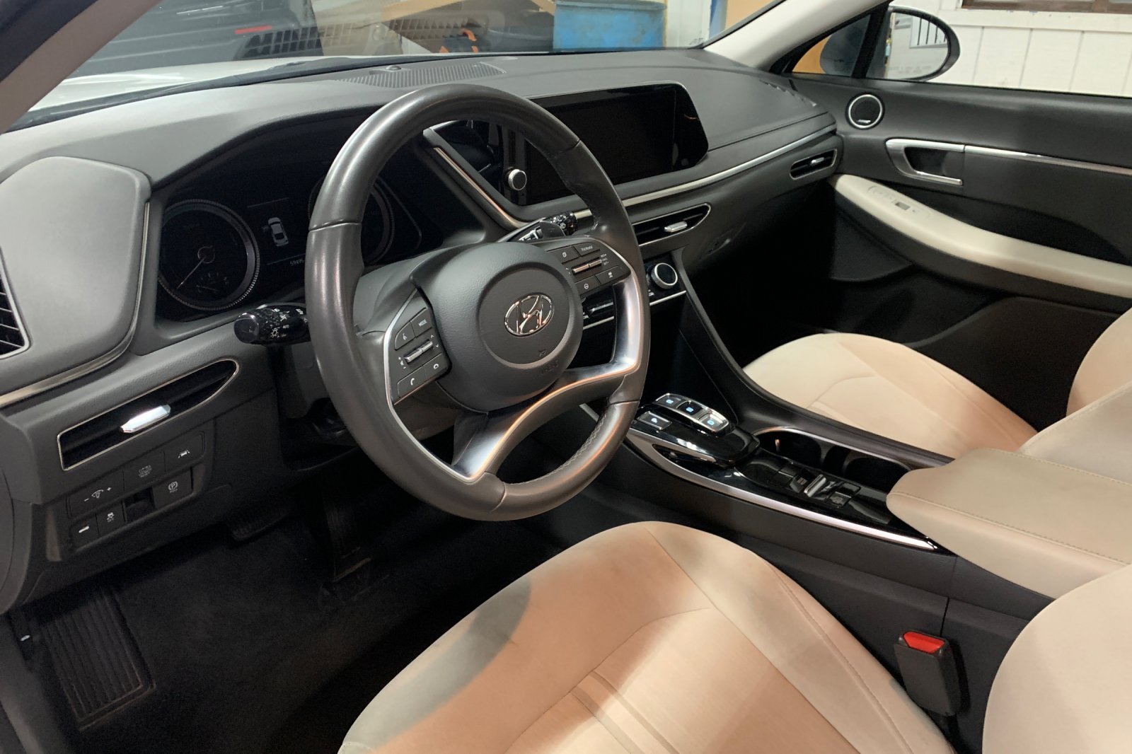 Used 2023 White Hyundai SEL image 10