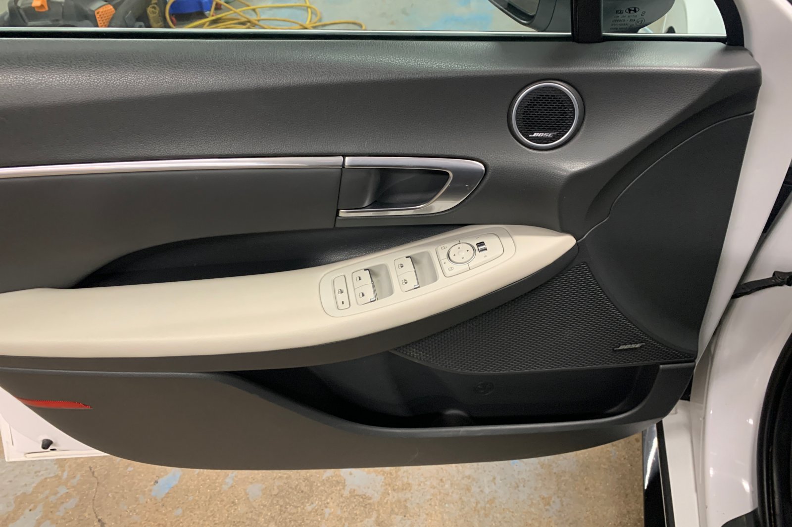 Used 2023 White Hyundai SEL image 11