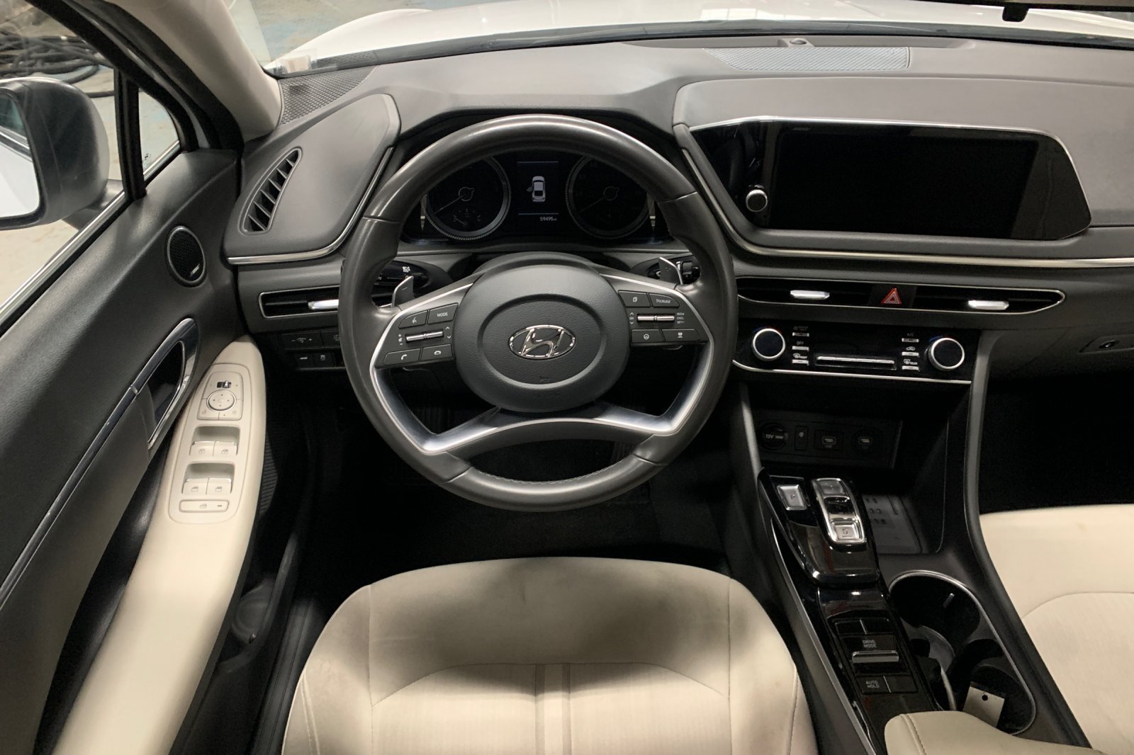 Used 2023 White Hyundai SEL image 16
