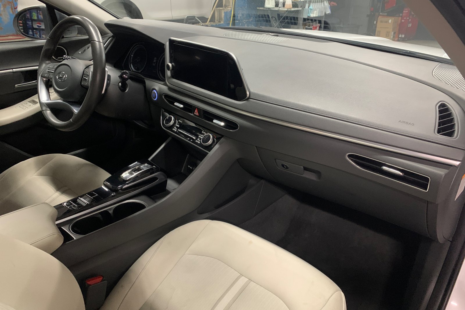 Used 2023 White Hyundai SEL image 17