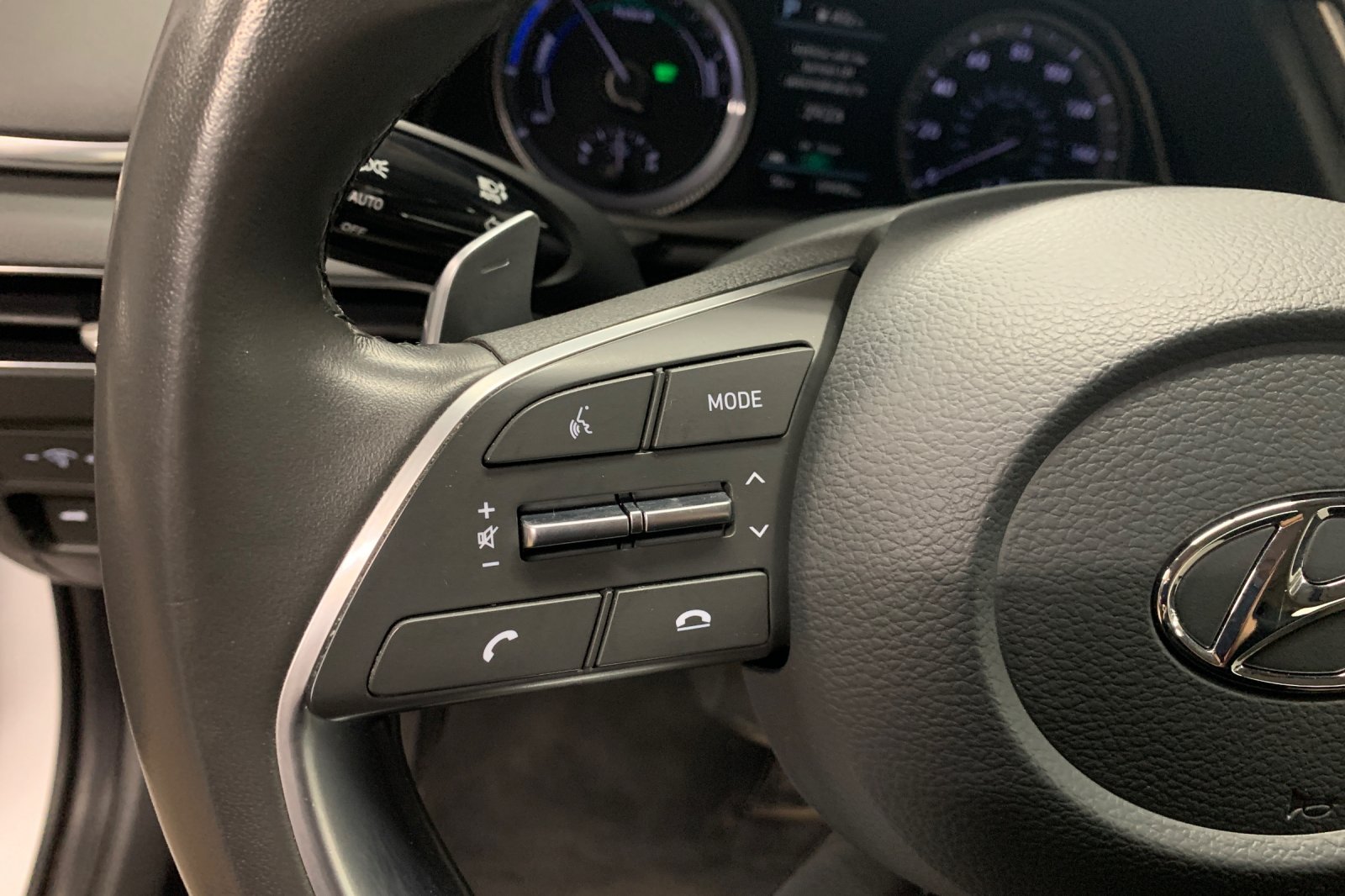 Used 2023 White Hyundai SEL image 27