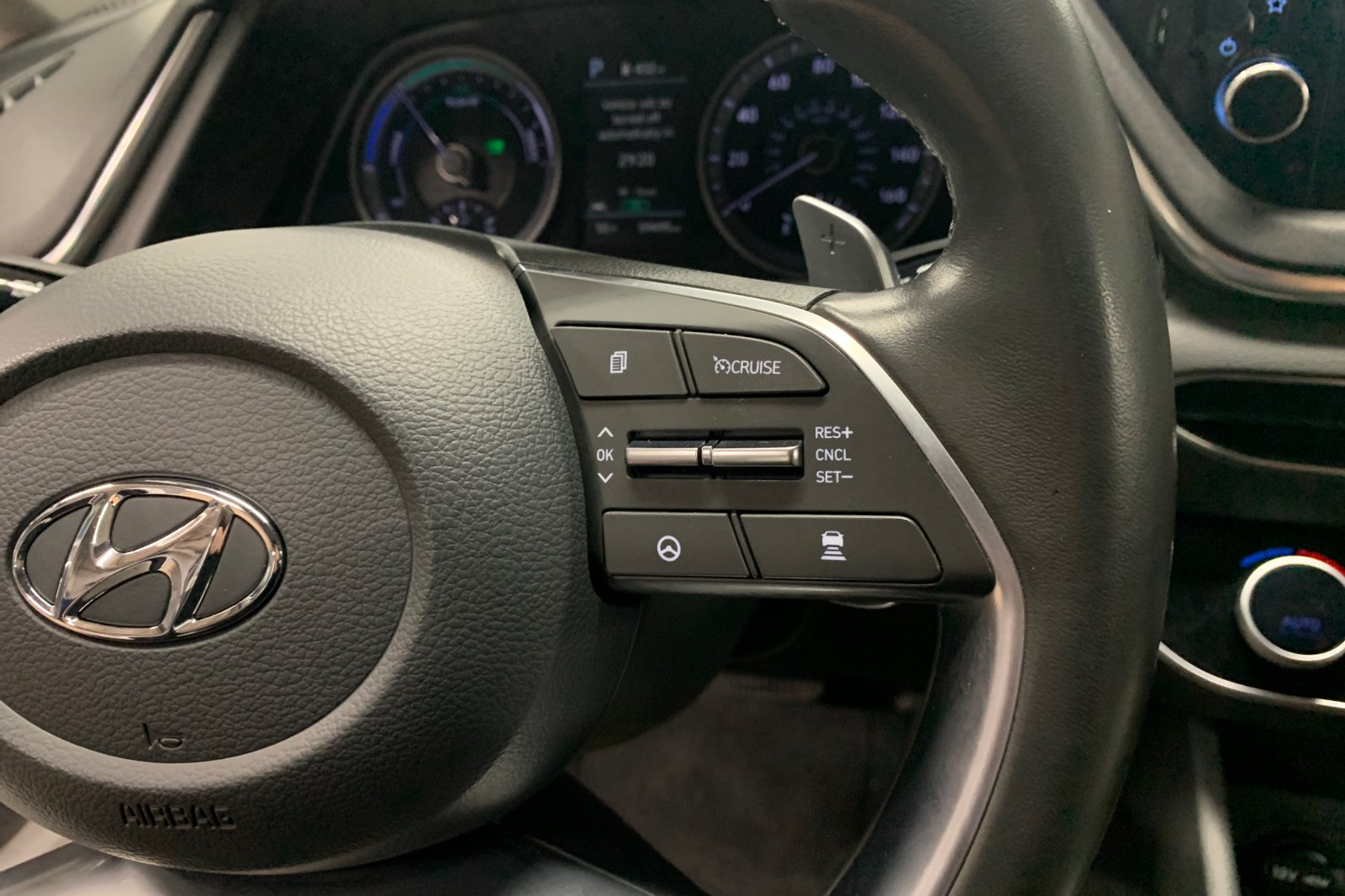 Used 2023 White Hyundai SEL image 28