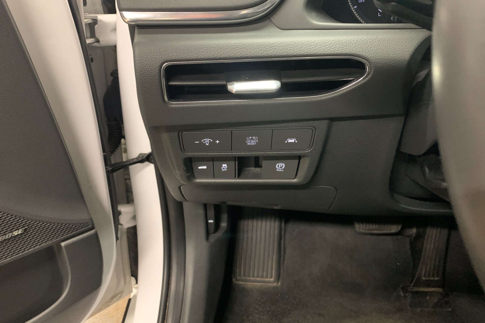 Used 2023 White Hyundai SEL image 31