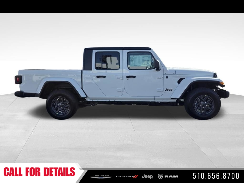 New 2026 Bright White Clear-Coat Exterior Paint Jeep Sport S image 4