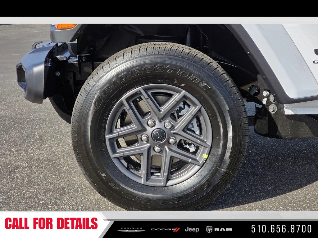 New 2026 Bright White Clear-Coat Exterior Paint Jeep Sport S image 9
