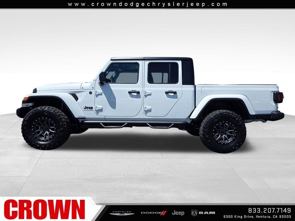 New 2026 Bright White Clear-Coat Exterior Paint Jeep Sport S image 31