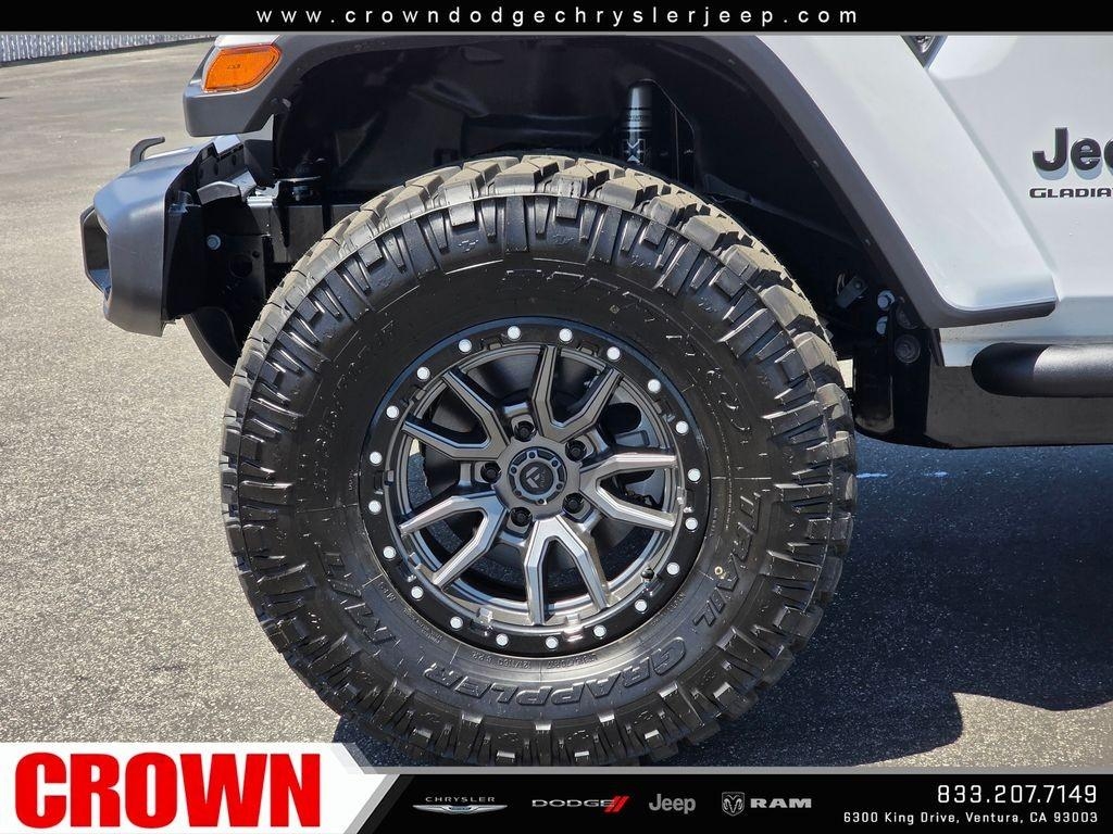 New 2026 Bright White Clear-Coat Exterior Paint Jeep Sport S image 32