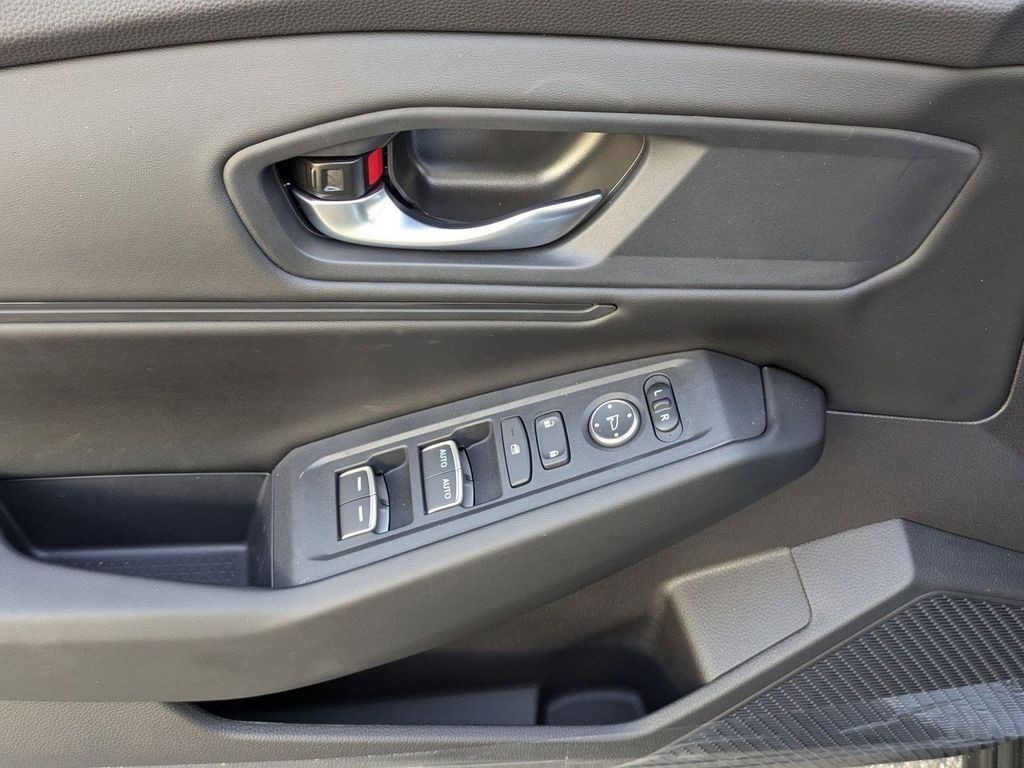 2025 Honda Accord SE - Photo 10