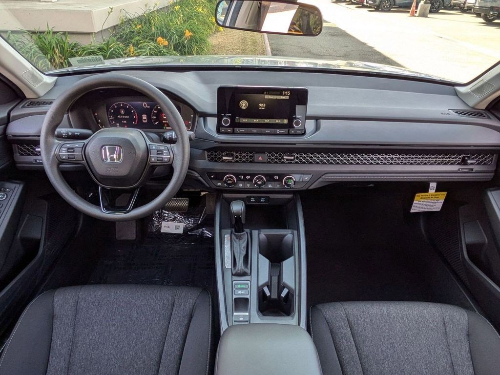 2025 Honda Accord SE - Photo 16