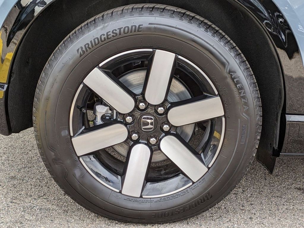 New 2026 Sonic Gray Pearl Honda Touring image 8