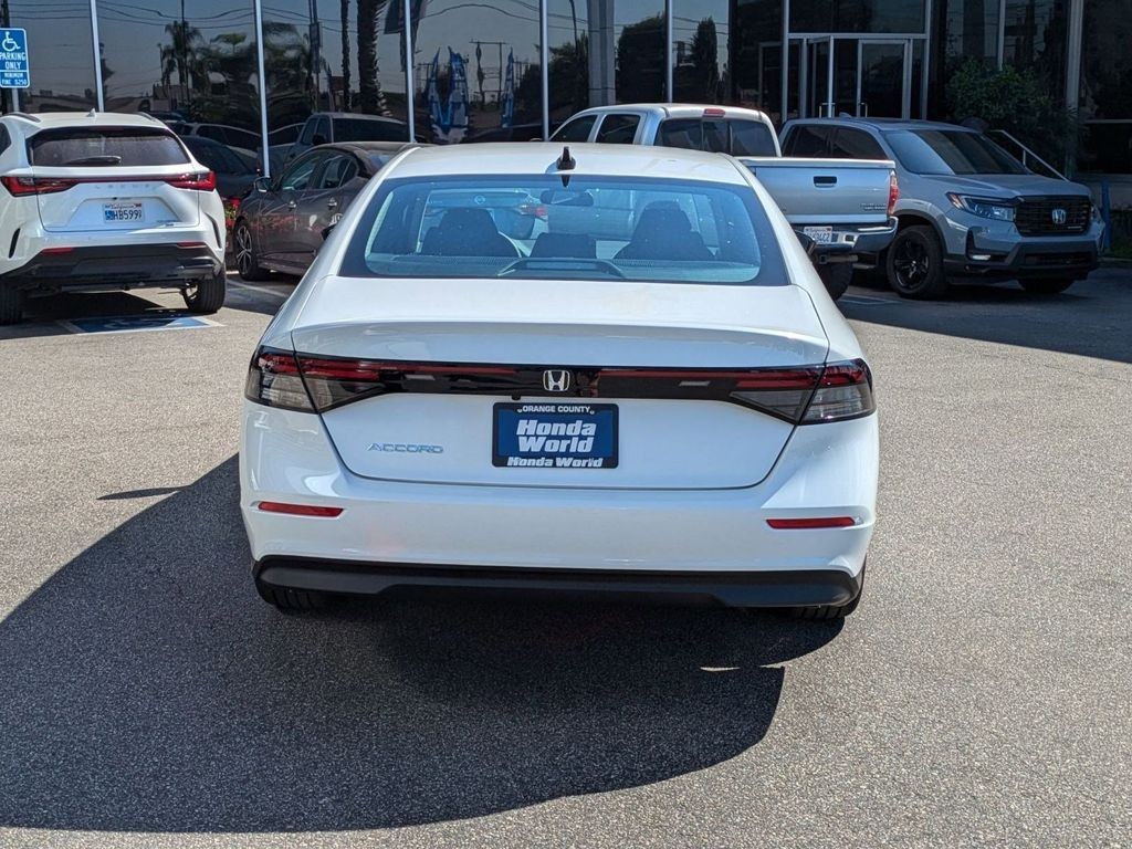 2025 Honda Accord SE - Photo 6