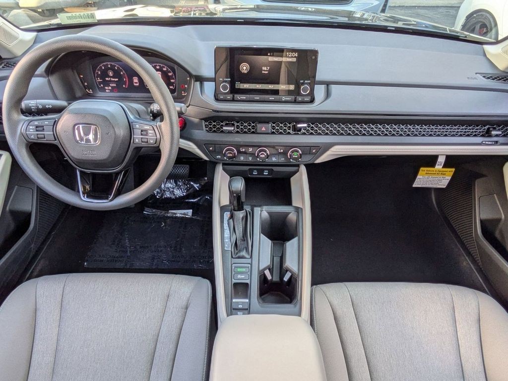 2025 Honda Accord SE - Photo 17