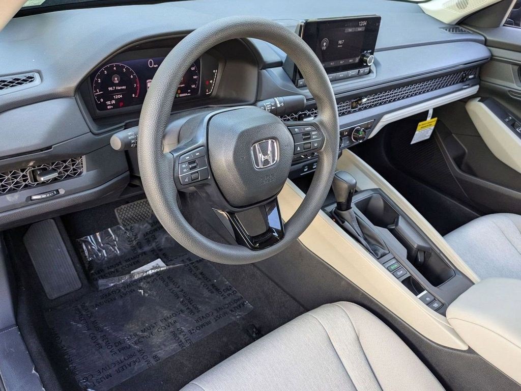2025 Honda Accord SE - Photo 9