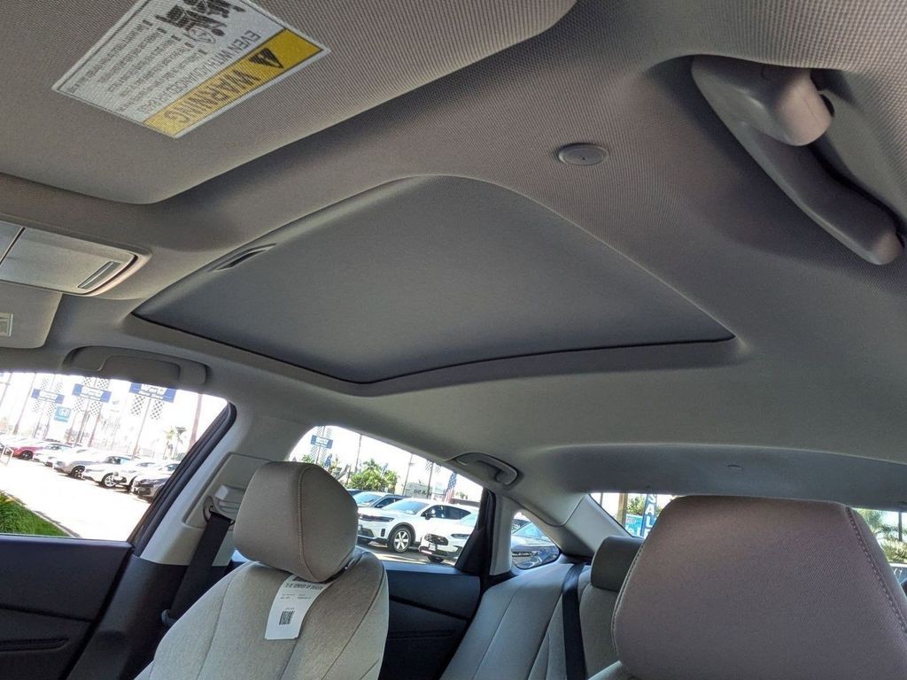 2025 Honda Accord SE - Photo 15