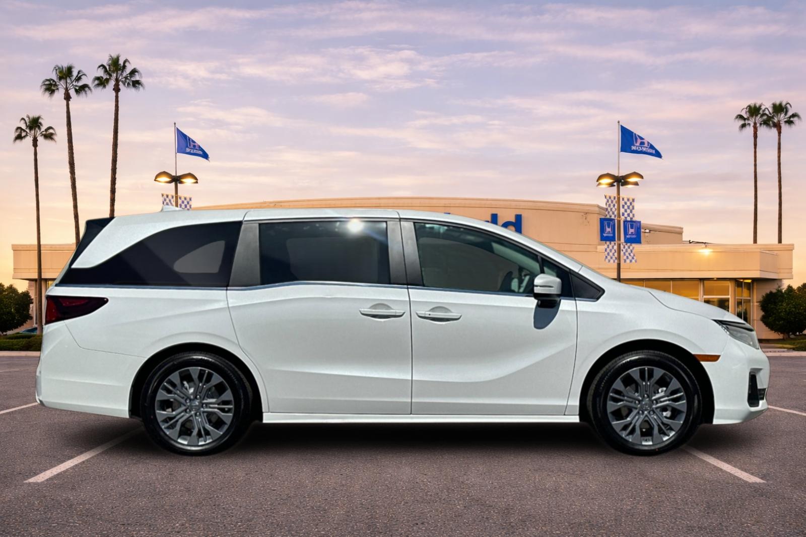 New 2026 Solar Silver Metallic Honda Touring image 3