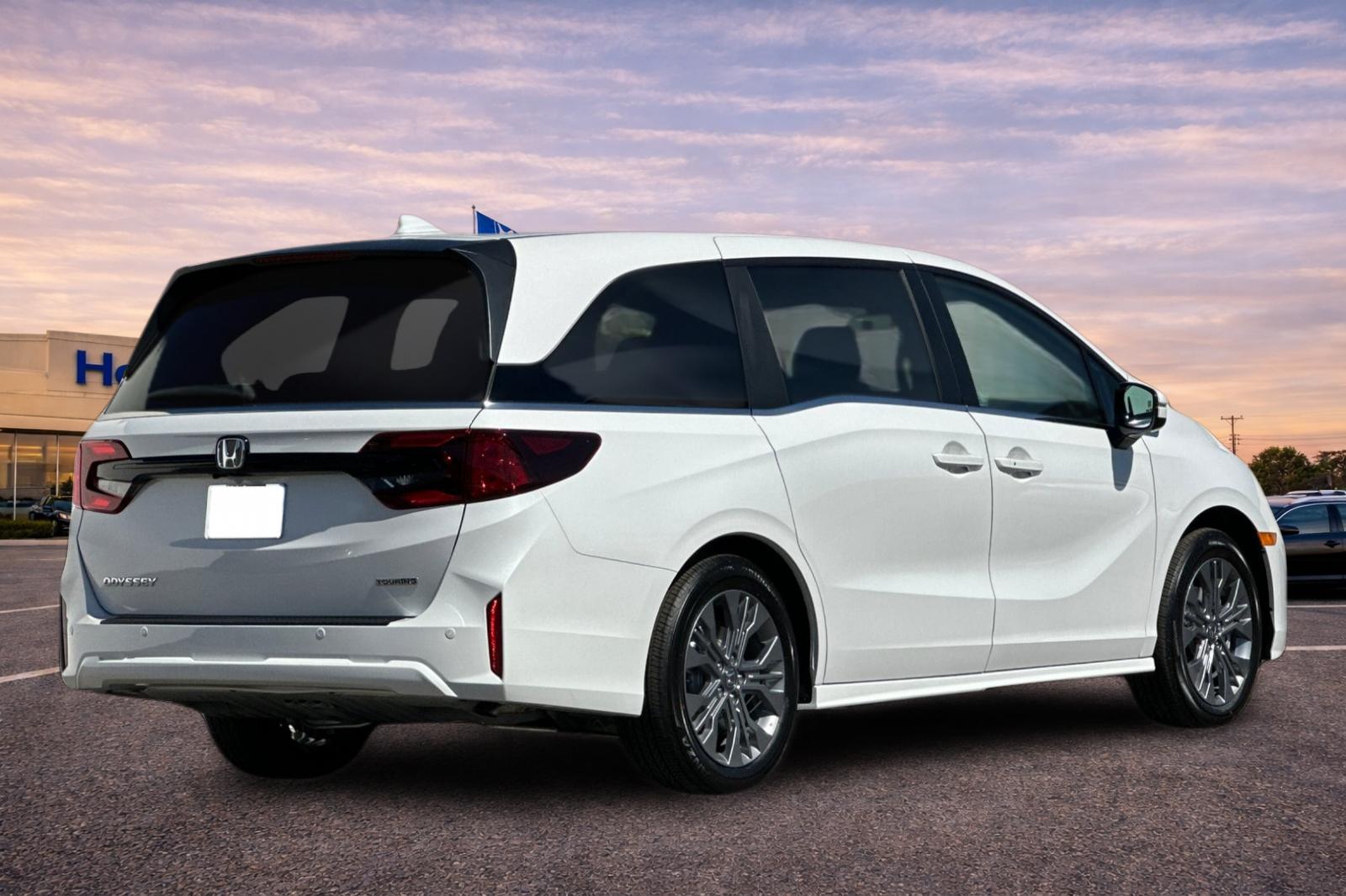New 2026 Solar Silver Metallic Honda Touring image 4