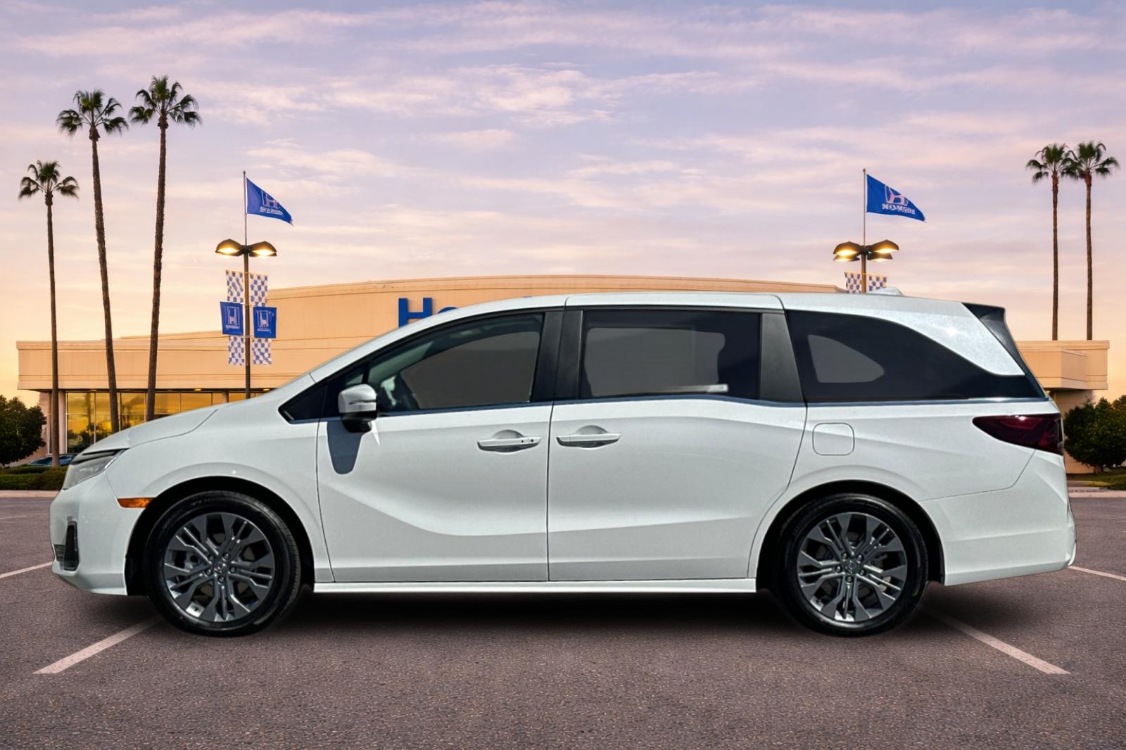 New 2026 Solar Silver Metallic Honda Touring image 7