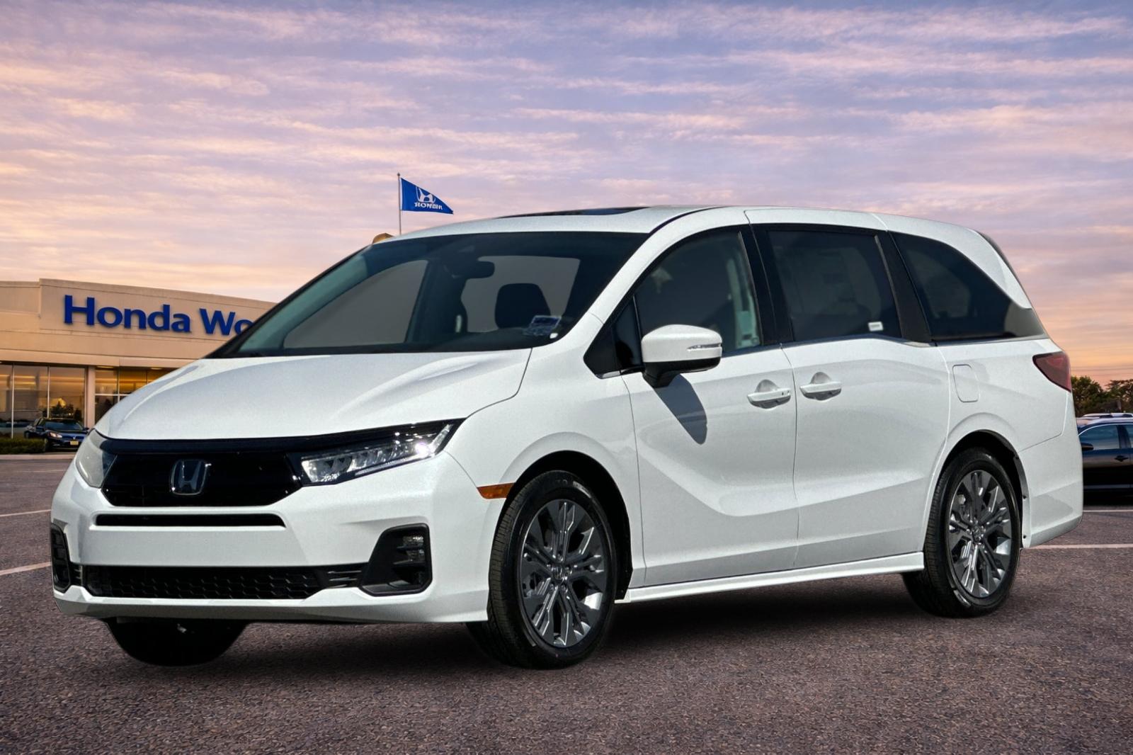 New 2026 Solar Silver Metallic Honda Touring image 8
