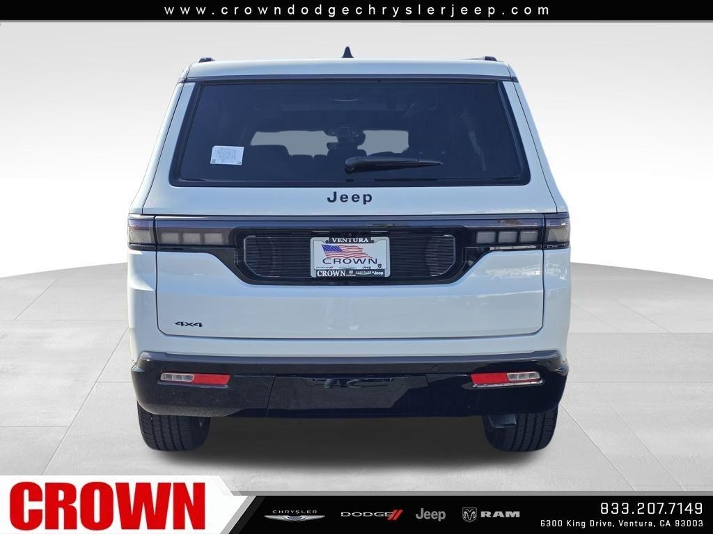 New 2026 Bright White Clear-Coat Exterior Paint Jeep Limited Altitude image 32