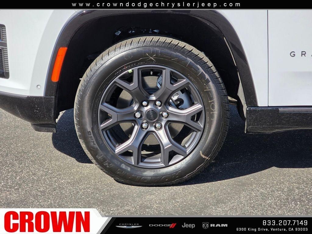 New 2026 Bright White Clear-Coat Exterior Paint Jeep Limited Altitude image 35