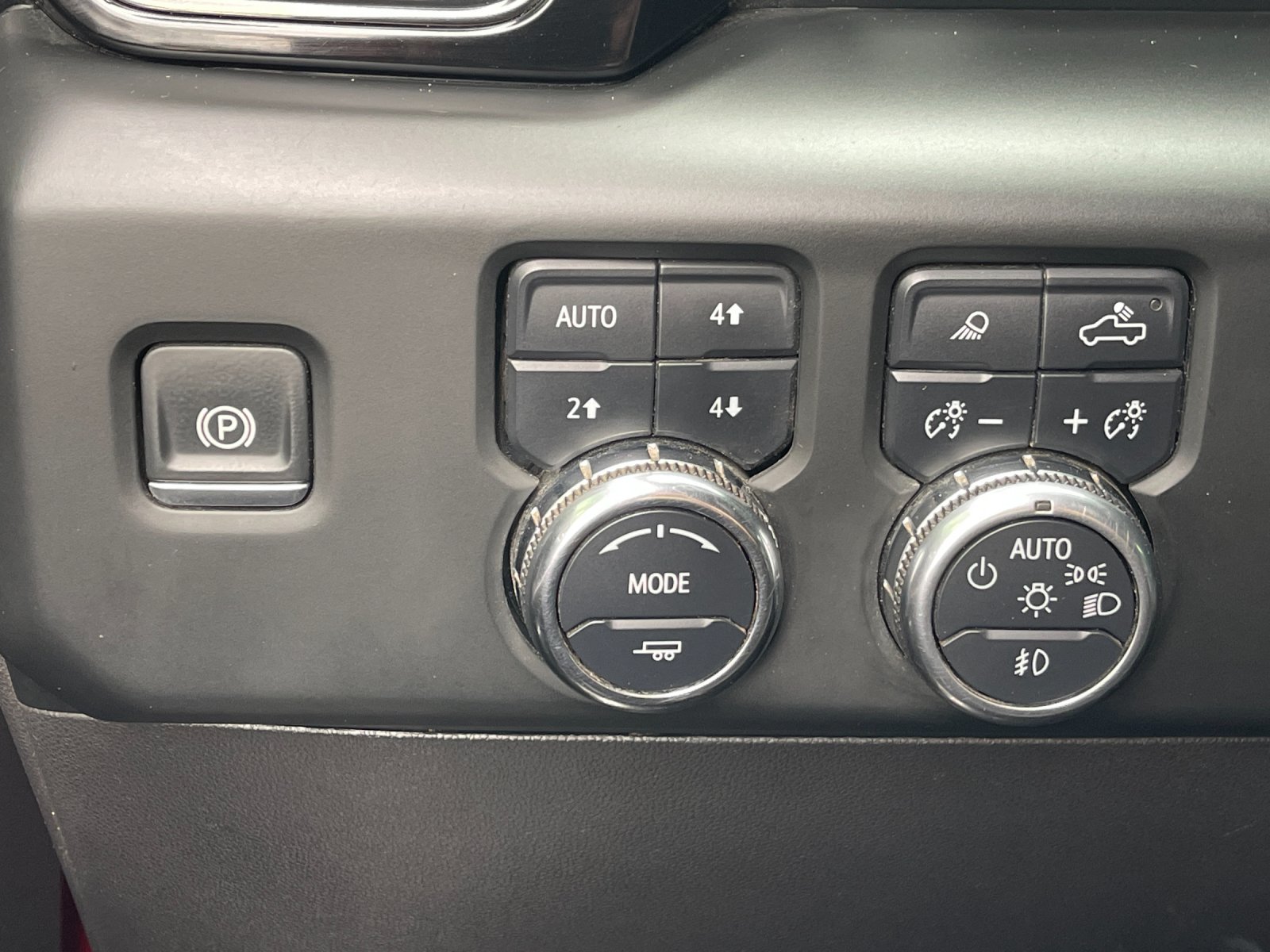 Used 2024 Red GMC AT4 image 31