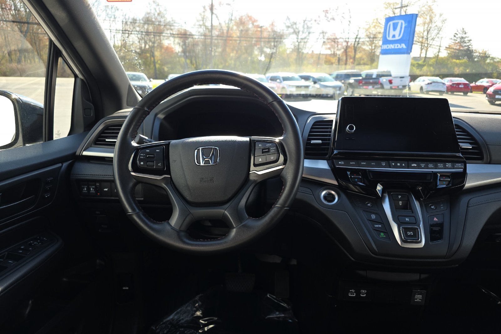 Used 2025 Platinum White Pearl Honda Sport-L image 14