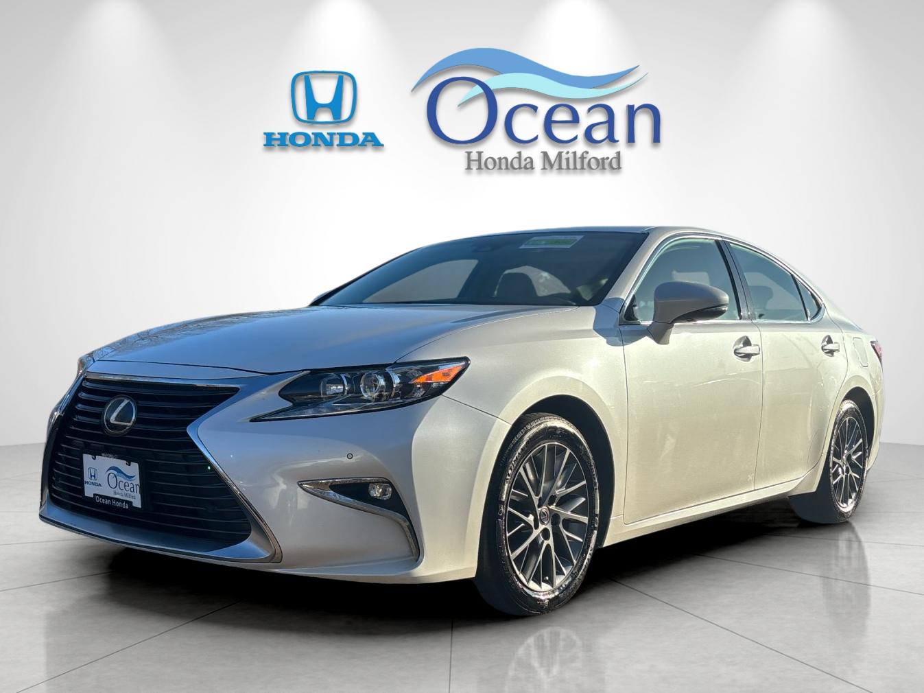 Used 2018 White Pearl Lexus 350 image 7