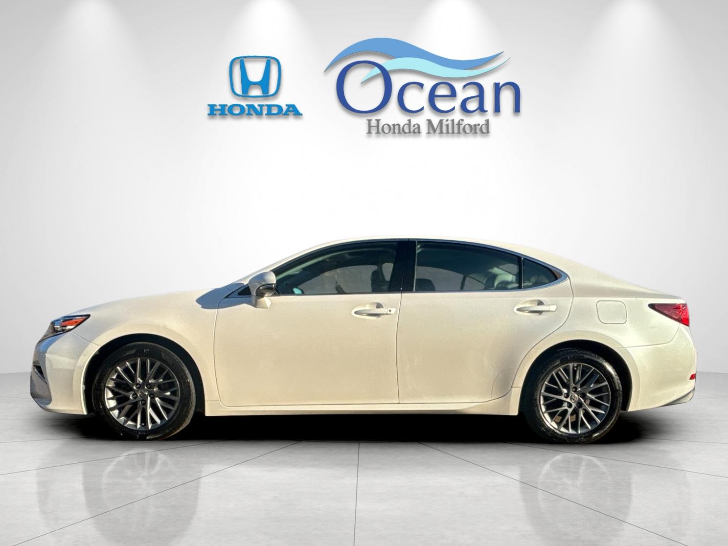 Used 2018 White Pearl Lexus 350 image 6
