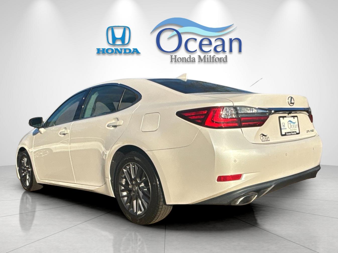Used 2018 White Pearl Lexus 350 image 5