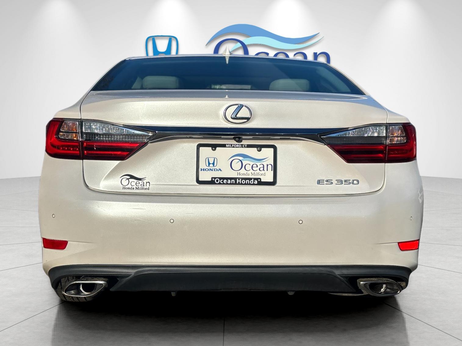 Used 2018 White Pearl Lexus 350 image 4