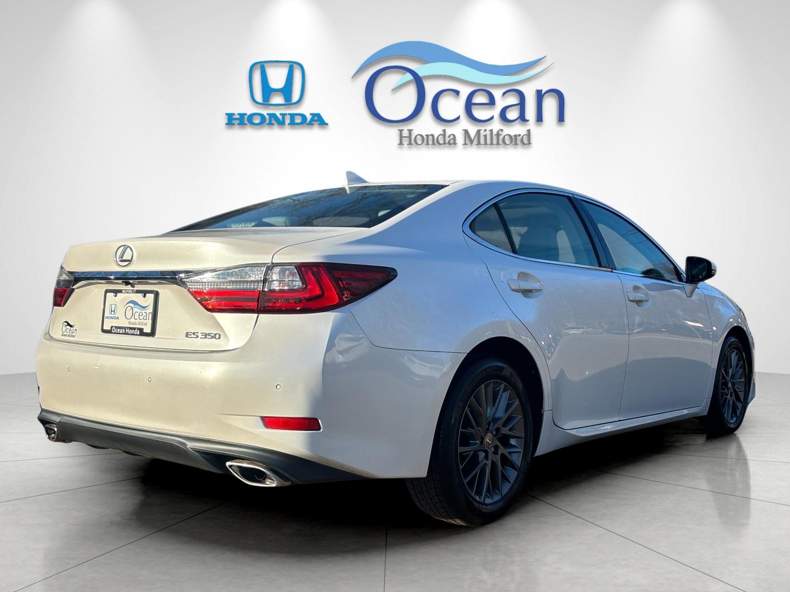 Used 2018 White Pearl Lexus 350 image 3