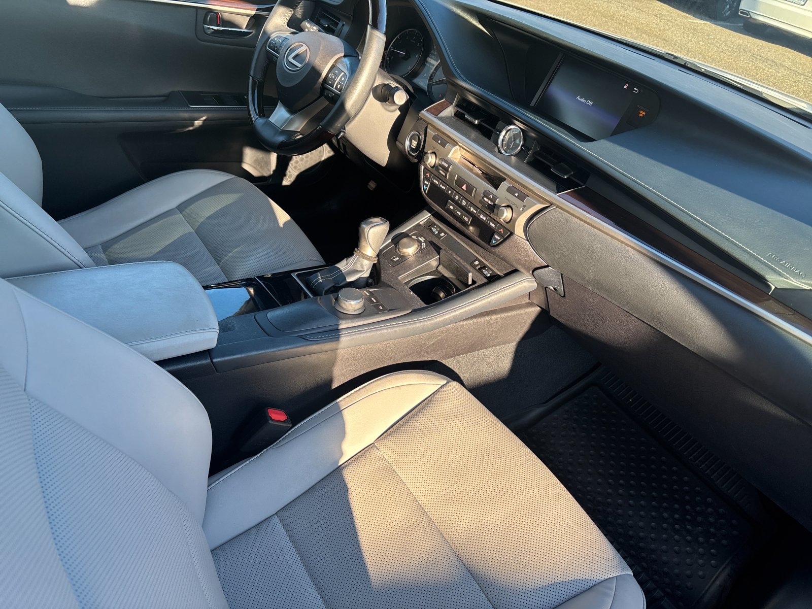 Used 2018 White Pearl Lexus 350 image 16