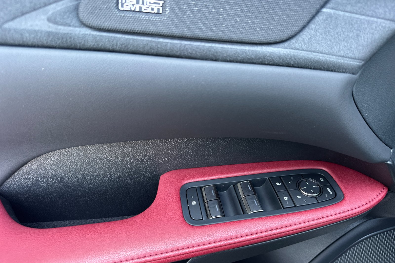 2023 Lexus RX Hybrid 500h - Photo 11
