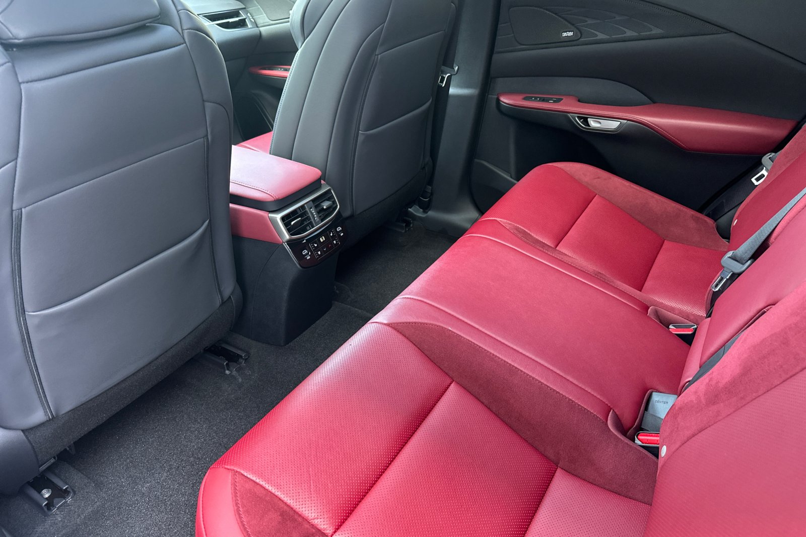 2023 Lexus RX Hybrid 500h - Photo 12