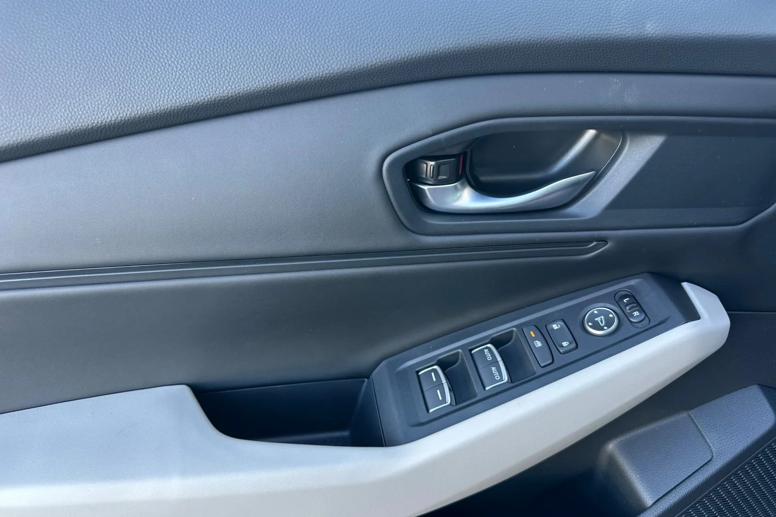 New 2026 Platinum White Pearl Honda SE image 9