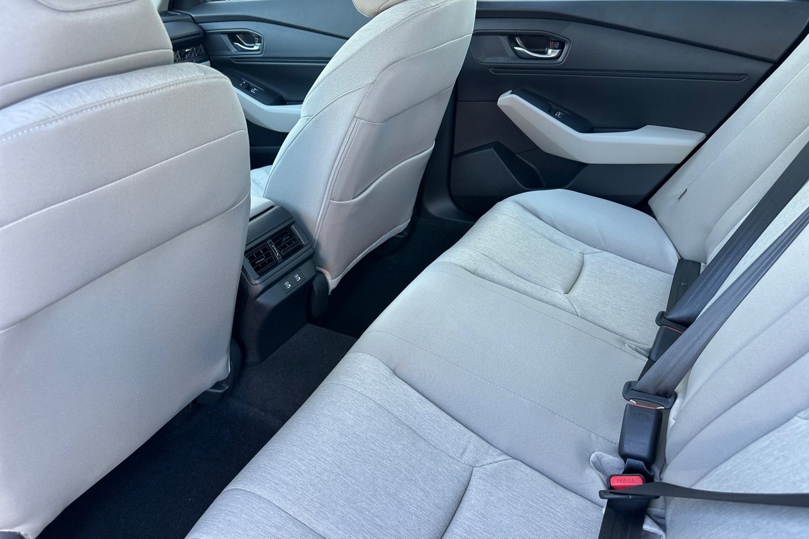 New 2026 Platinum White Pearl Honda SE image 11