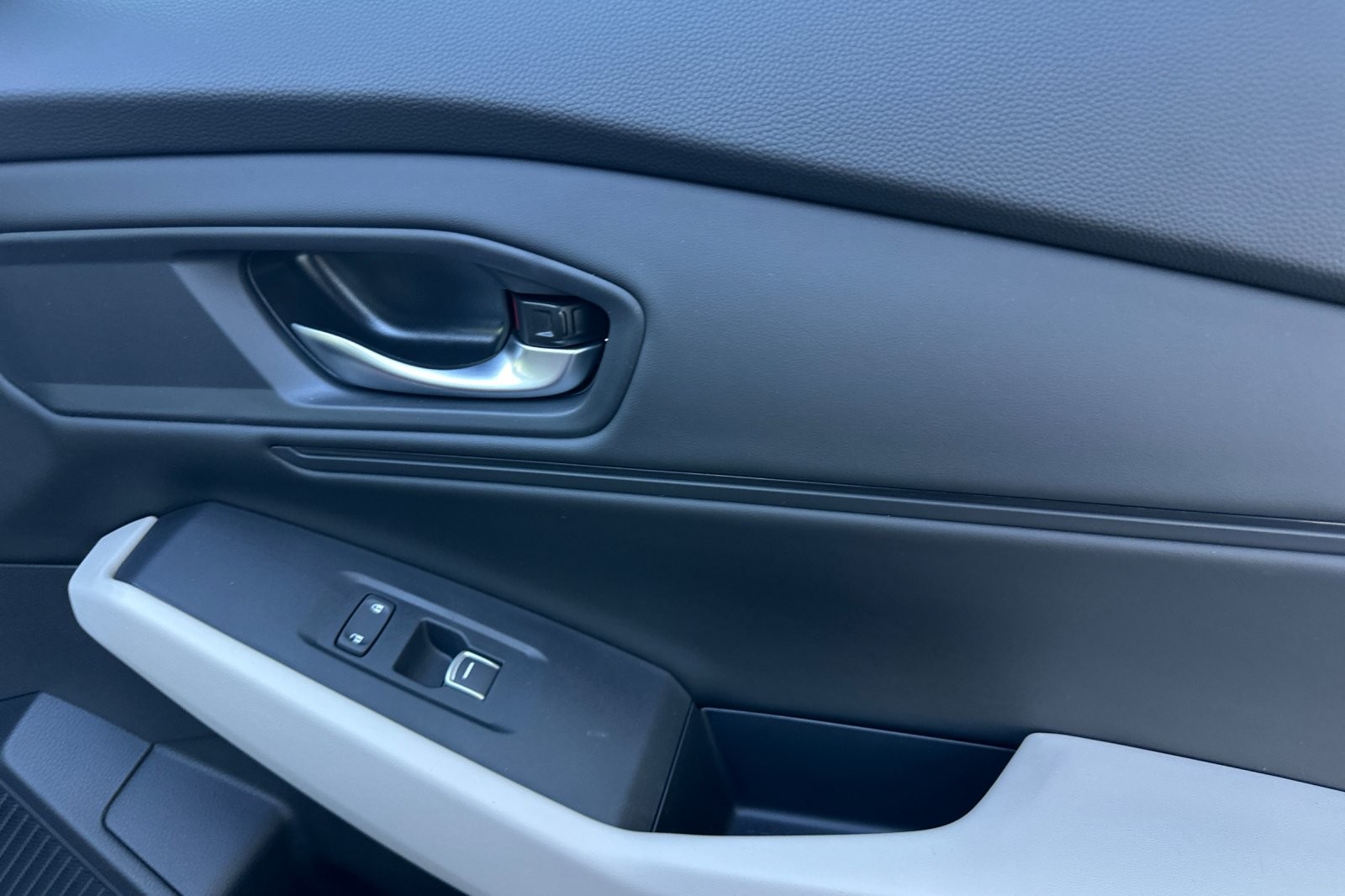 New 2026 Platinum White Pearl Honda SE image 17