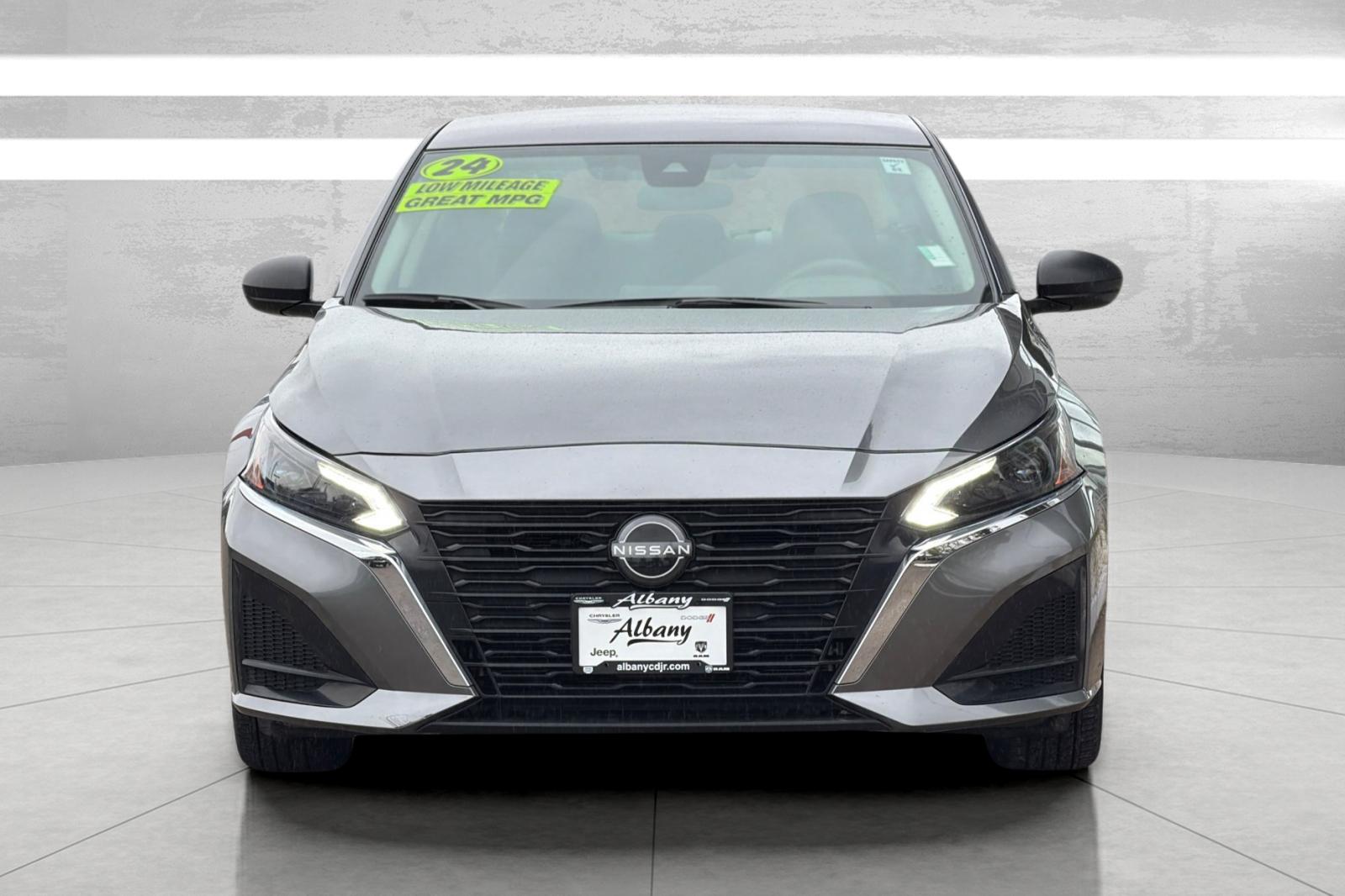 Used 2024 Gray Nissan 2.5 SV image 3