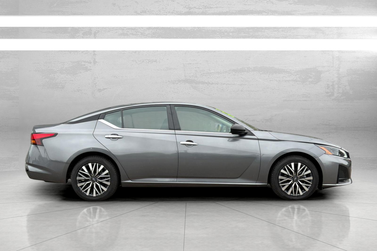 Used 2024 Gray Nissan 2.5 SV image 4