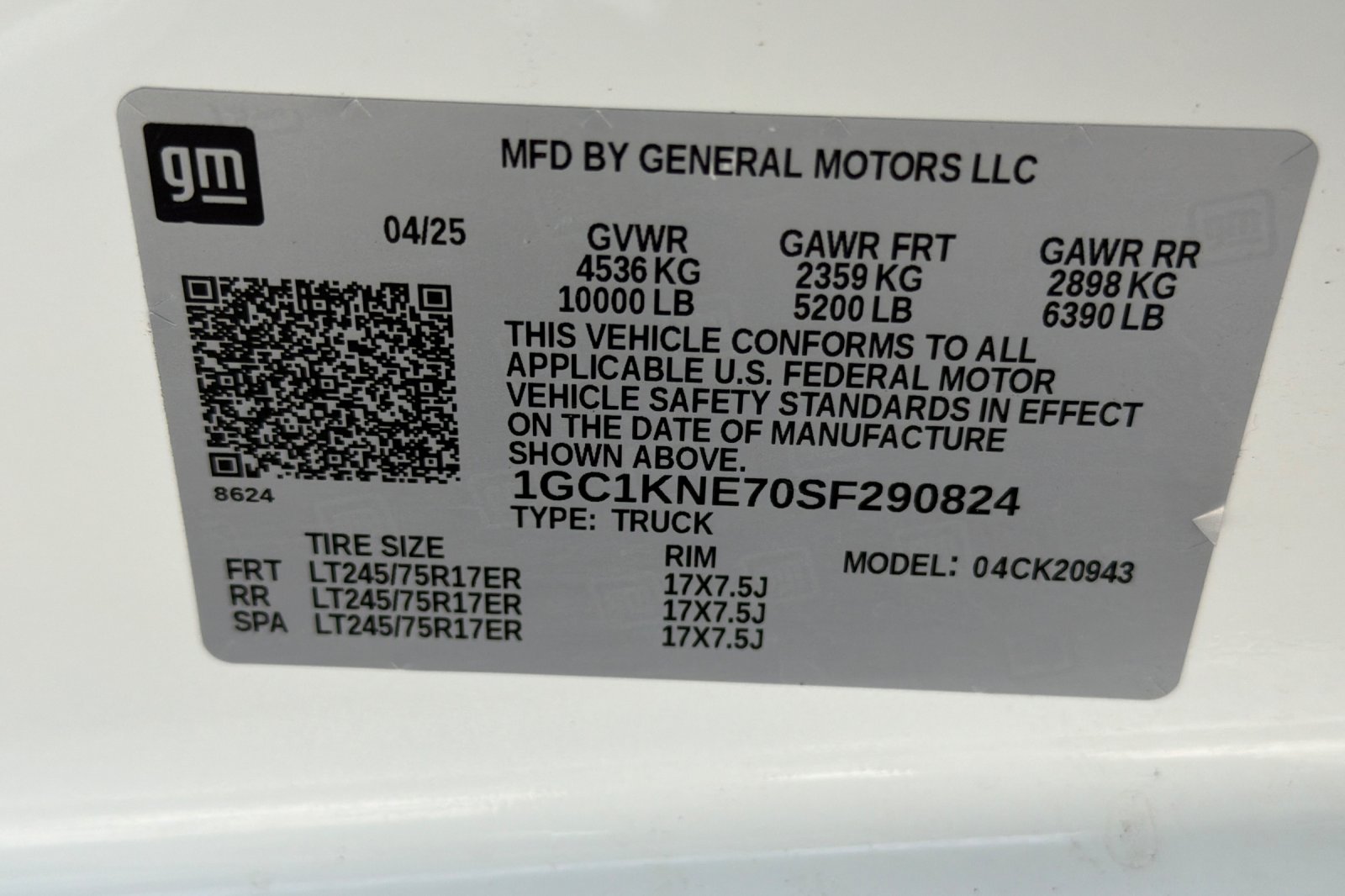 Used 2025 White Chevrolet LT image 25